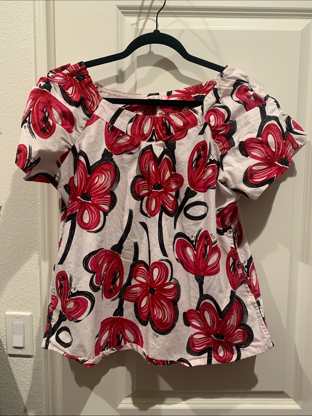 Women’s scrub Top size L